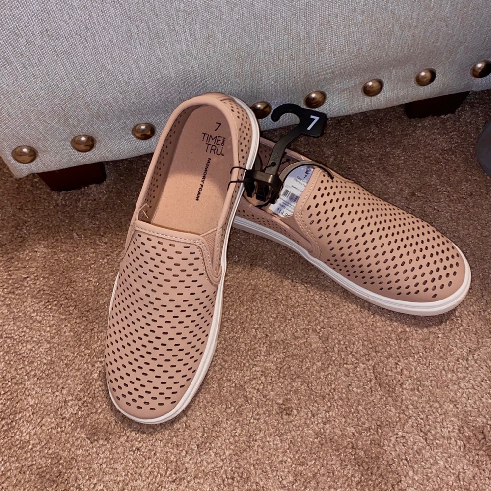 Time & Tru Memory Foam Blush Slip On Shoe